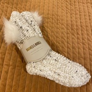 NWT Warm Reading Socks (9-11)